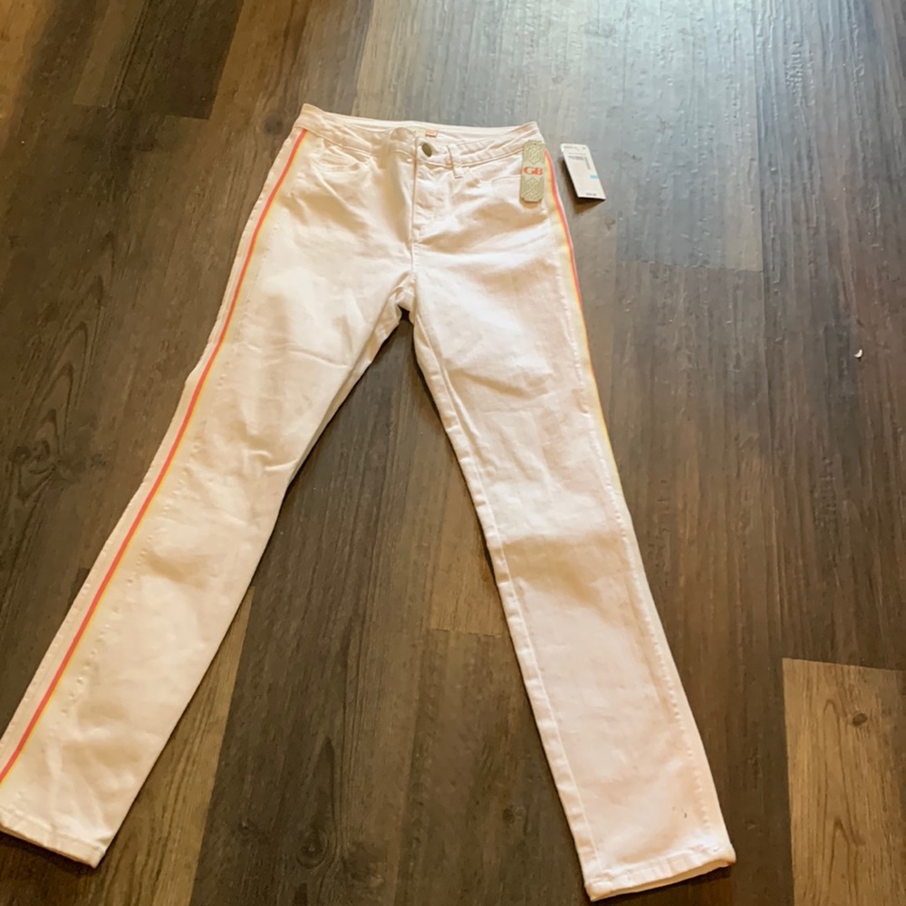 Gianni Bini stretch white side striped skinny jeans. NWT . Retail 59‎